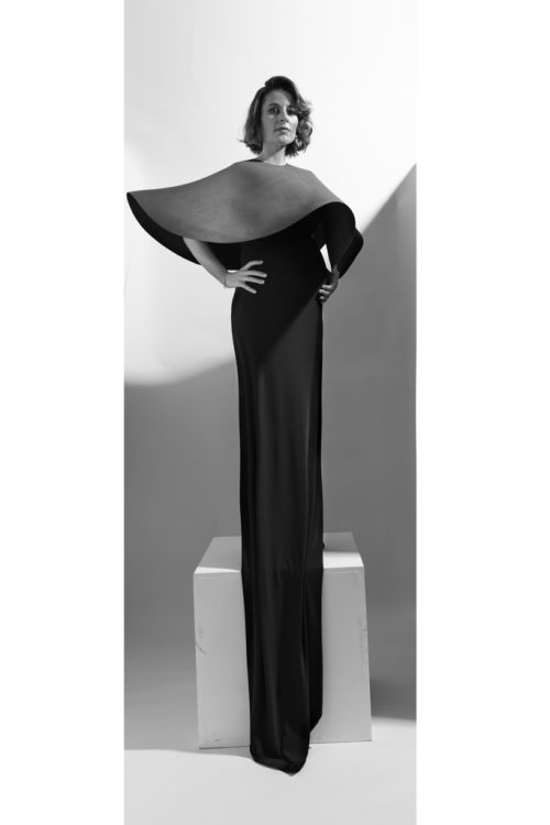 foto de mujer embarazada en blanco y negro elegante